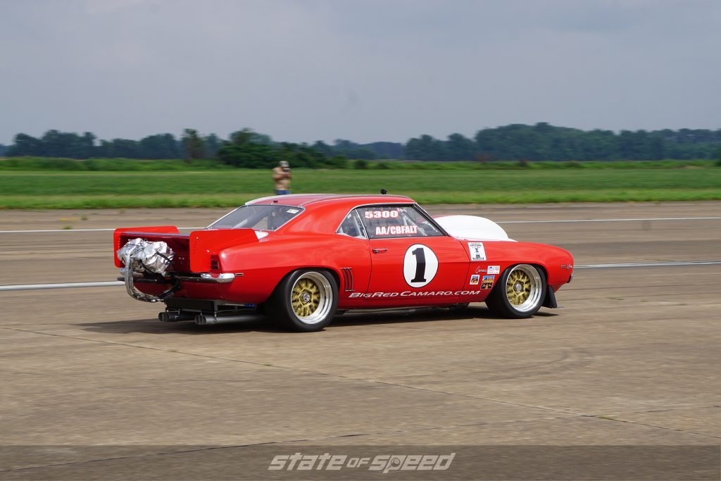 Camaro drag racing