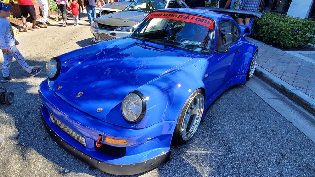 Blue porsche 964 at Las Olas Takeover