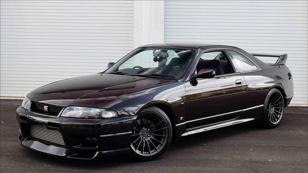 Purple nissan skyline GT-R R33 