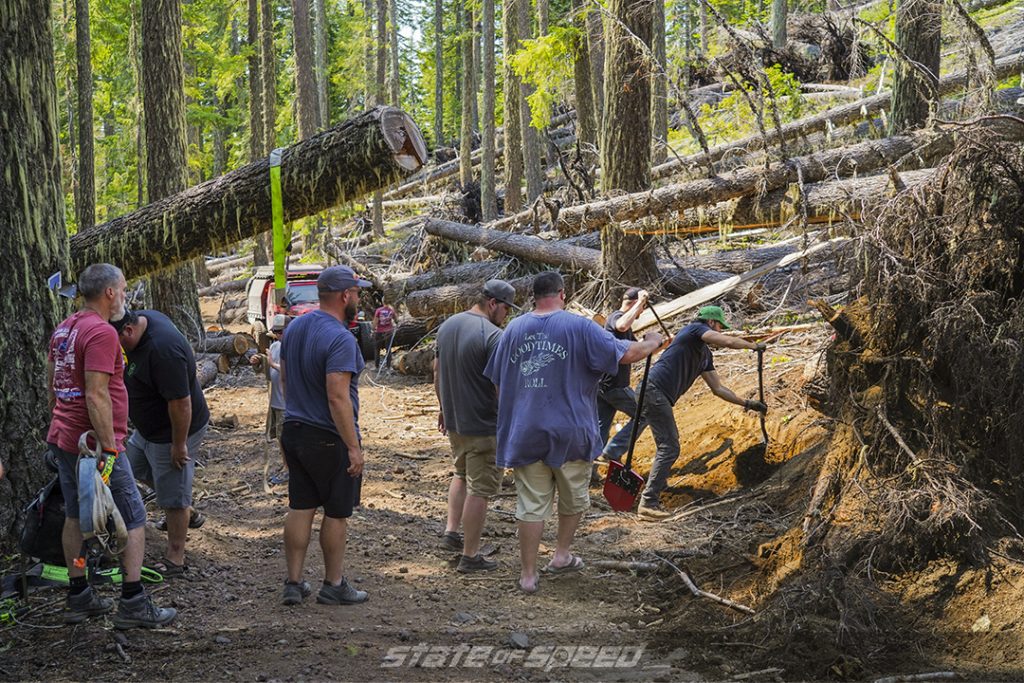 the XPDN 4 crew clear the Santiam Pass Wagon Route