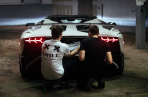The team switching out the license plate of the Lamborghini