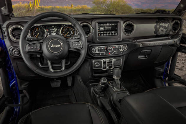 Interior of 2020 Jeep Wrangler jpp 20