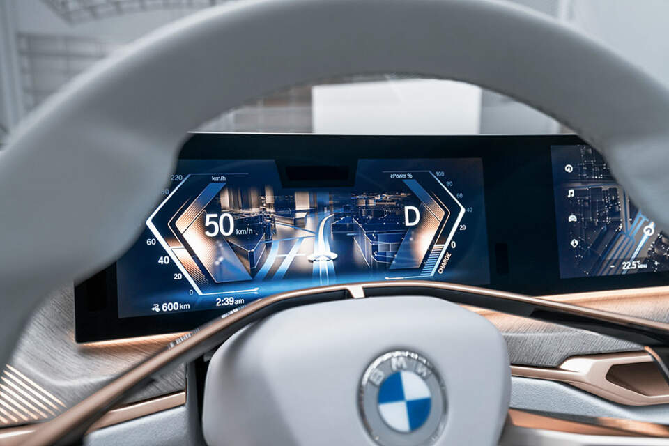 BMW I4 Concept curved monitored